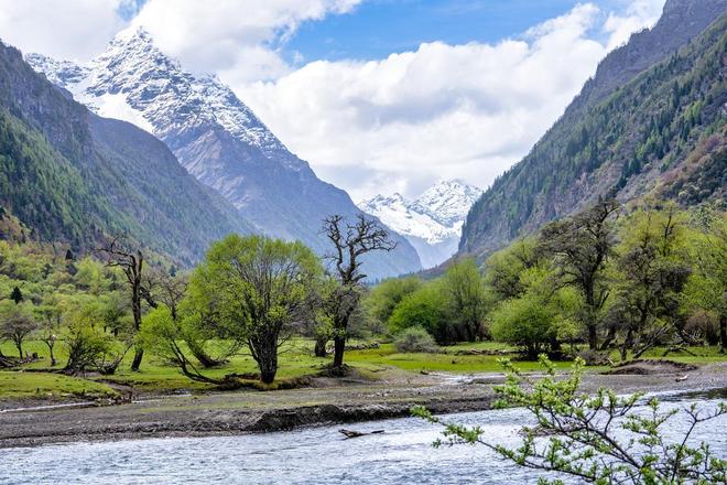 穿毕徒步地理手册:沉浸式穿越神山秘境澳门新葡京此生必走!收好四姑娘山长(图1) 穿毕徒步地理手册:沉浸式穿越神山秘境澳门新葡京此生必走!收好四姑娘山长(图1)