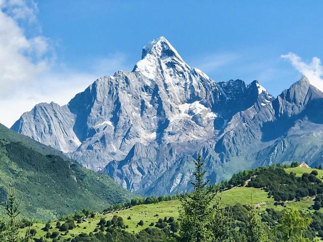 穿毕徒步地理手册:沉浸式穿越神山秘境澳门新葡京此生必走!收好四姑娘山长(图6) 穿毕徒步地理手册:沉浸式穿越神山秘境澳门新葡京此生必走!收好四姑娘山长(图6)