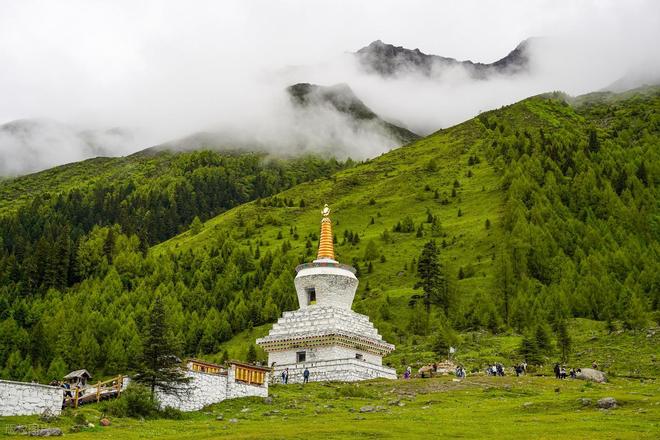 穿毕徒步地理手册:沉浸式穿越神山秘境澳门新葡京此生必走!收好四姑娘山长(图10) 穿毕徒步地理手册:沉浸式穿越神山秘境澳门新葡京此生必走!收好四姑娘山长(图10)